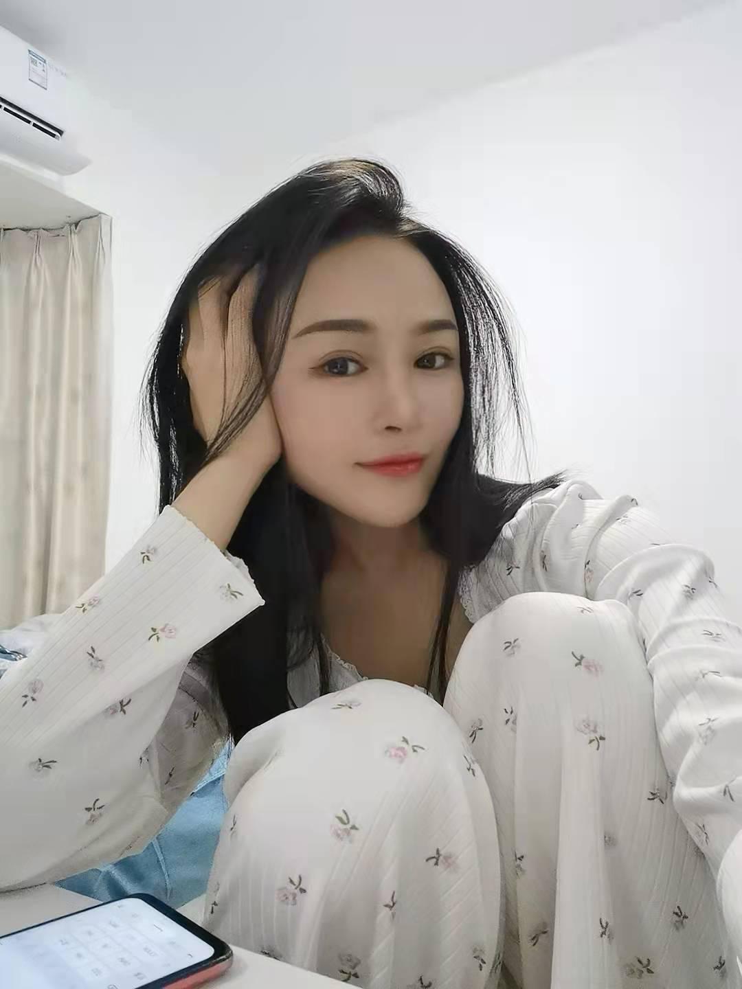 福田上沙地铁站附近妹子